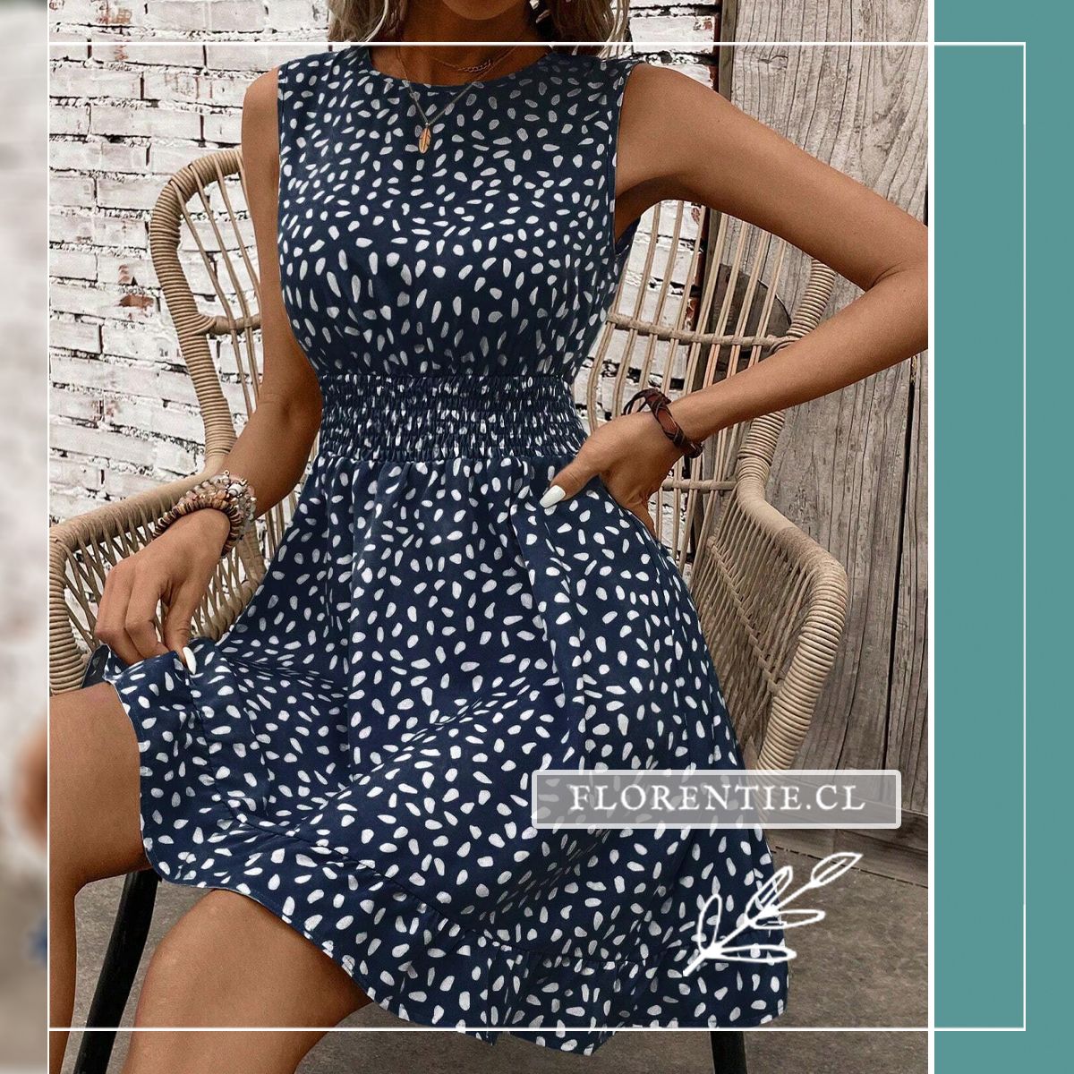 Vestido azul marino lunares