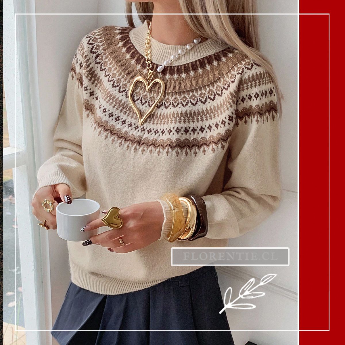 Modelo junto a ventana sosteniendo mug, luciendo sweater nórdico invierno mujer en beige con patrón jacquard marrón, look escandinavo atemporal.