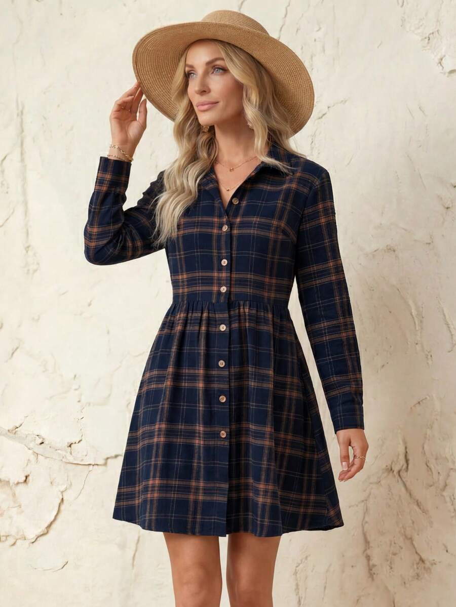 Vestido camisero corto Sarah con estampado de cuadros escoceses azul marino y terracota con botones frontales y falda con vuelo