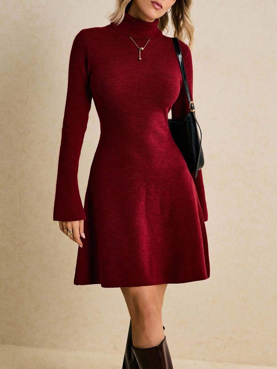 Vestido suéter rojo burdeos con cuello alto y manga acampanada vista frontal detalle del tejido acanalado elegante