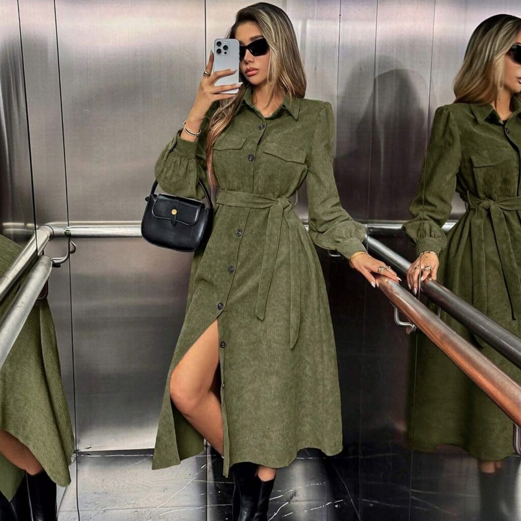 Vestido camisero midi verde oliva en cotele con cinturon y botones frontales vista frontal con abertura en falda