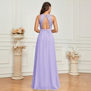 Vista trasera de vestido largo lila con espalda calada en encaje floral y falda de gasa hasta el suelo
