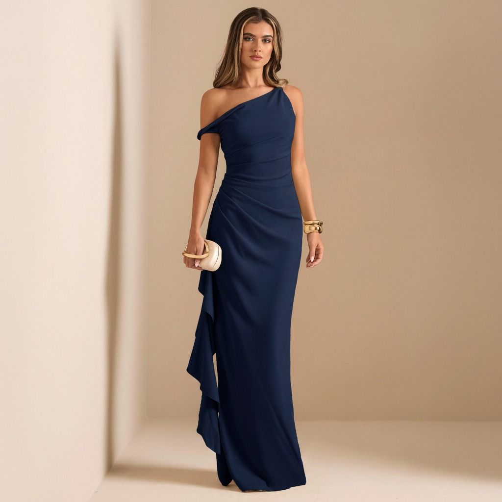 Vestido largo azul marino con escote un hombro, drapeado en torso y volante lateral, vista frontal completa