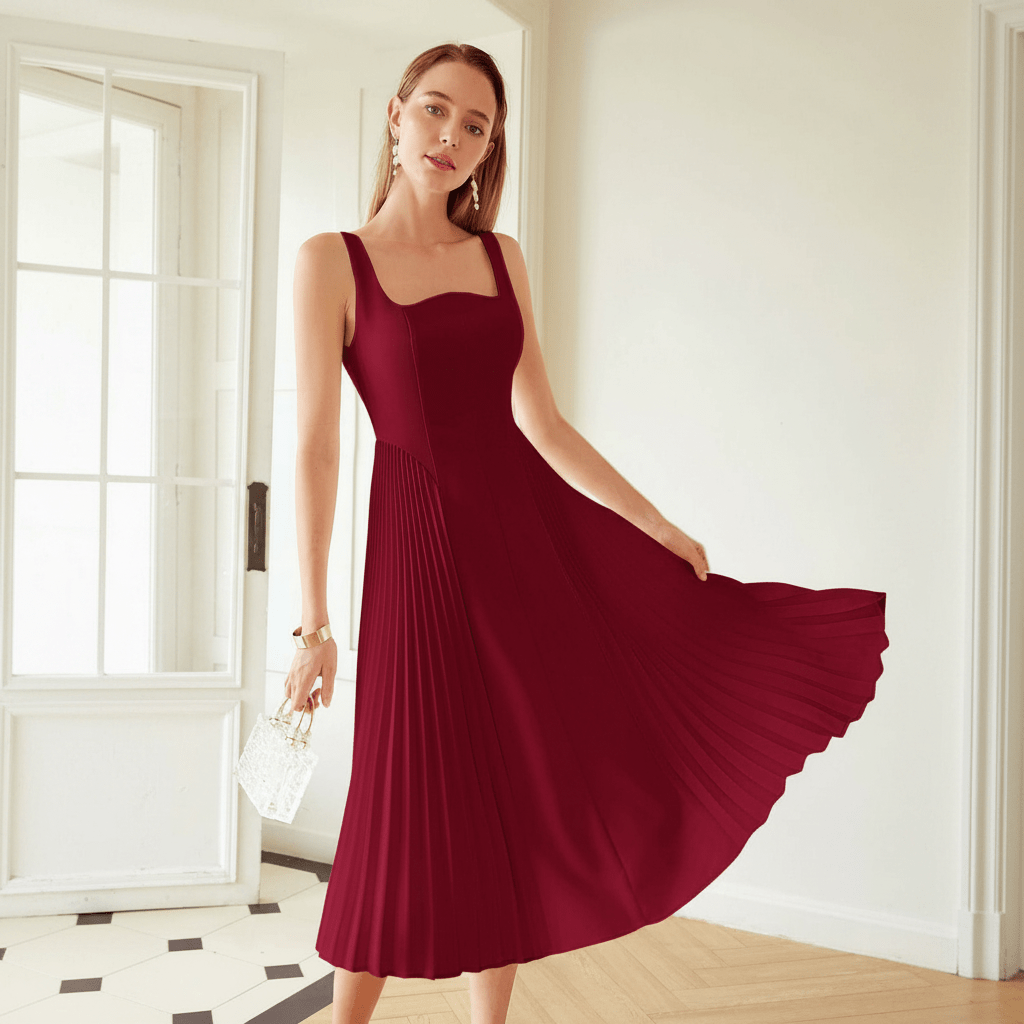 Vestido midi burdeos con cuerpo ajustado escote corazón y falda plisada evasé visto de frente