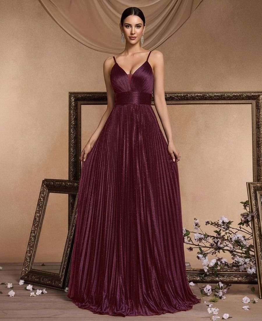 Vestido burdeos de madrina para matrimonio